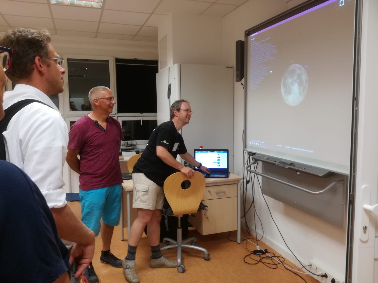 Besucher auf der Beobachtungsplattform